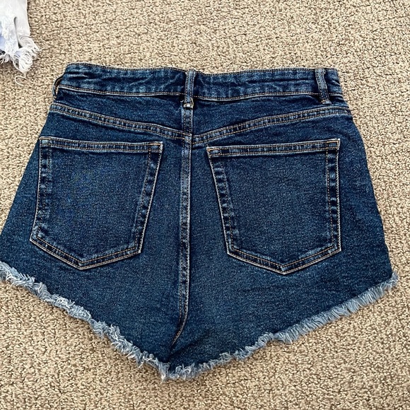 Zara dark wash jean shorts - Picture 2 of 3